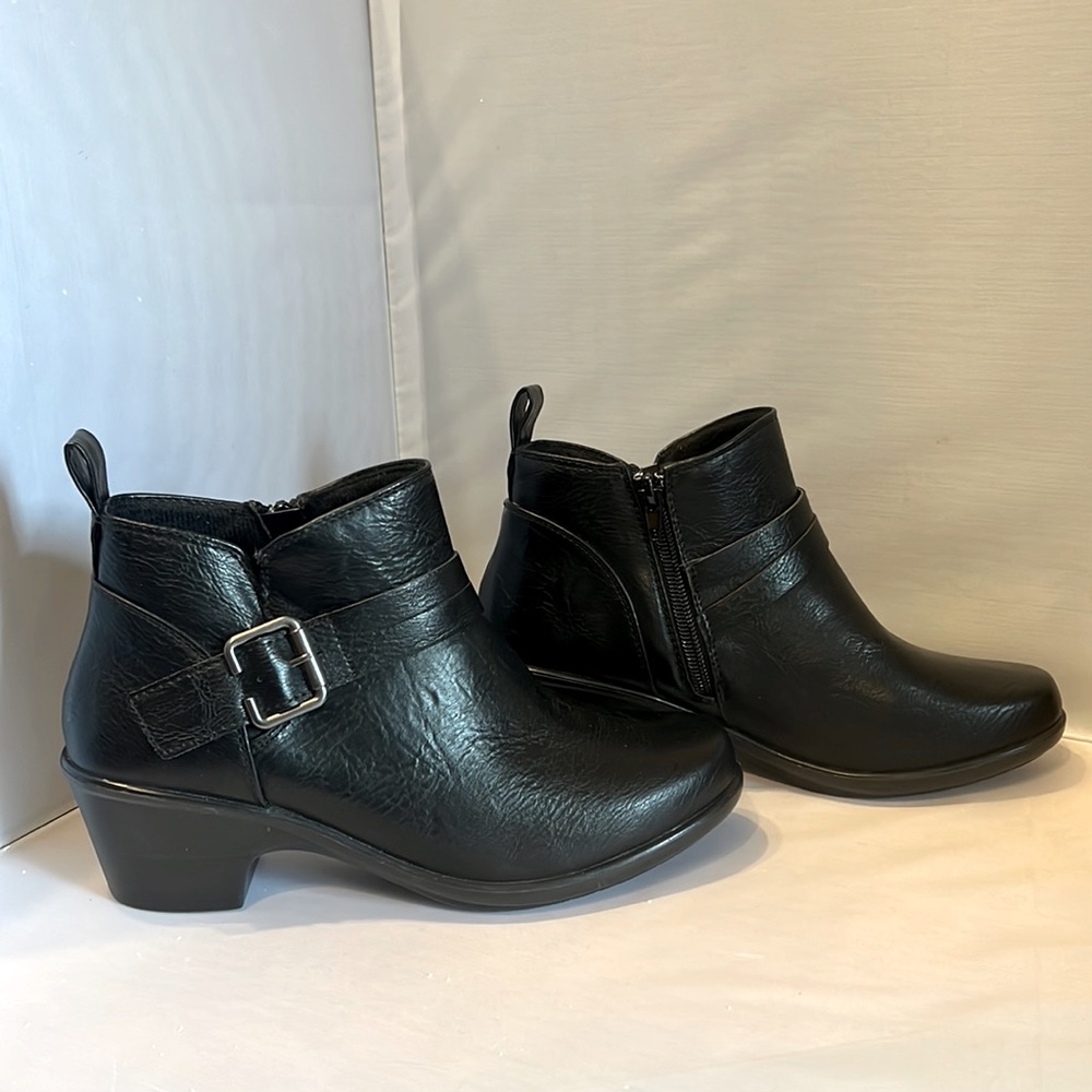New Easy Street Black Booties size 7 W
